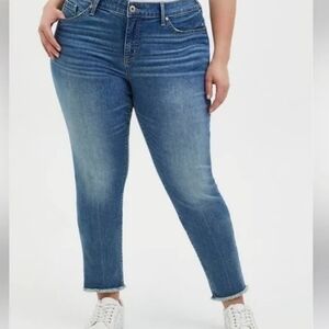 Torrid Vintage Stretch Crop Boyfriend Jeans - Dark Blue raw hem